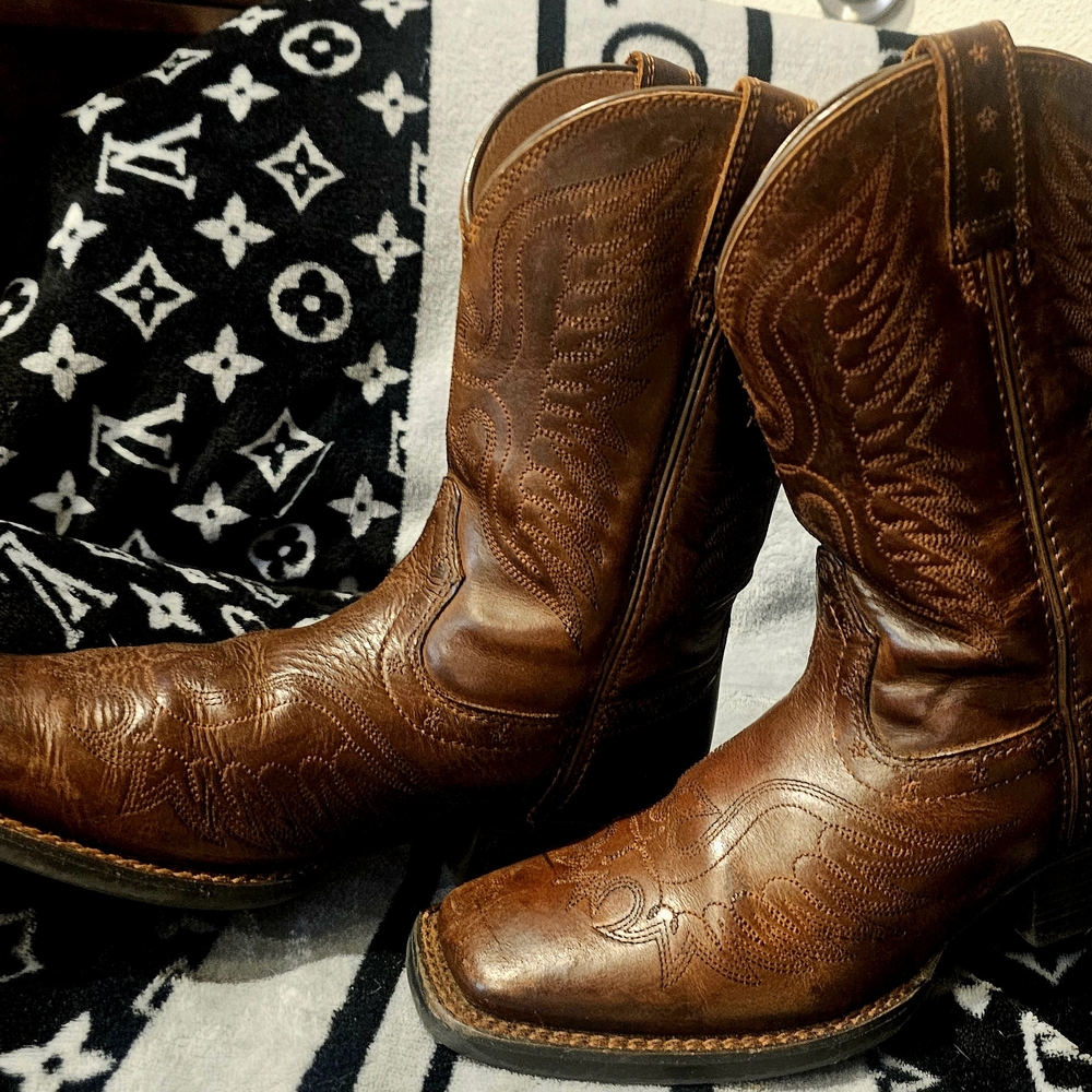 Ariat Brown Cowboy Boots with Decorative Stitching and Mid-Calf Design